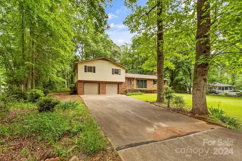 1090 Mcalway Ct, Newton, NC 28658