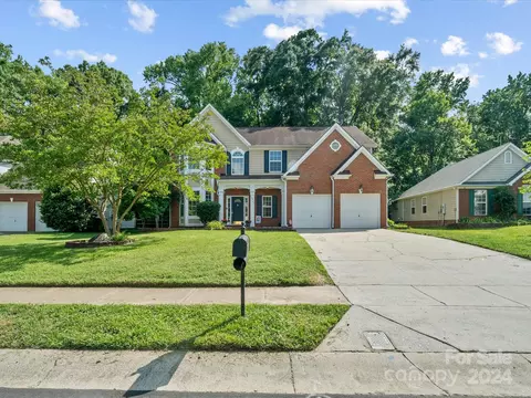 13923 Laurel Trace Dr, Charlotte, NC 28273