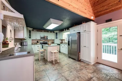 Kitchen - 5354 Pittstown Rd, Hickory, NC 28602 photo 1 of 5