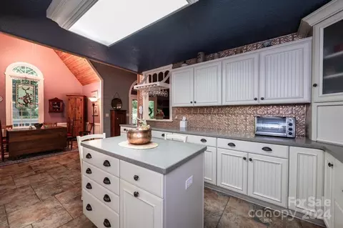 Kitchen - 5354 Pittstown Rd, Hickory, NC 28602 photo 3 of 5