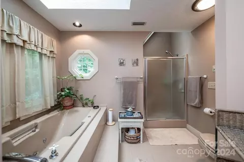 Bath - 5354 Pittstown Rd, Hickory, NC 28602 photo 1 of 2