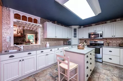 Kitchen - 5354 Pittstown Rd, Hickory, NC 28602 photo 2 of 5