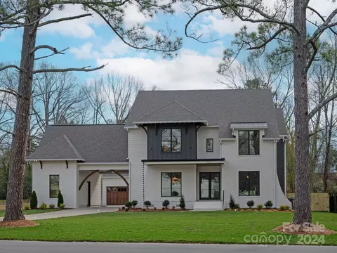 4385 Woodlark Ln, Charlotte, NC 28211