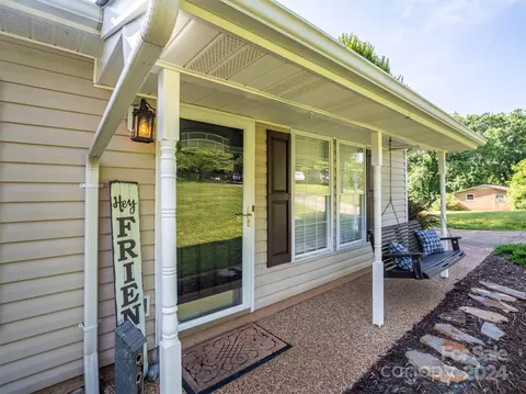 1304 8th Nw Ave NW, Conover, NC 28613