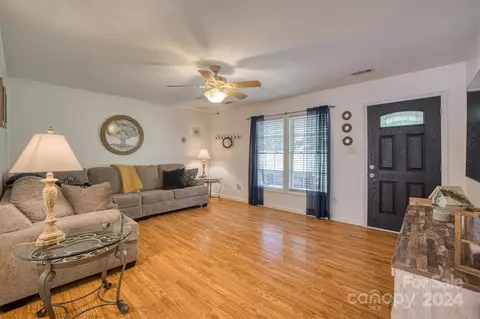 1304 8th Nw Ave NW, Conover, NC 28613 photo 5