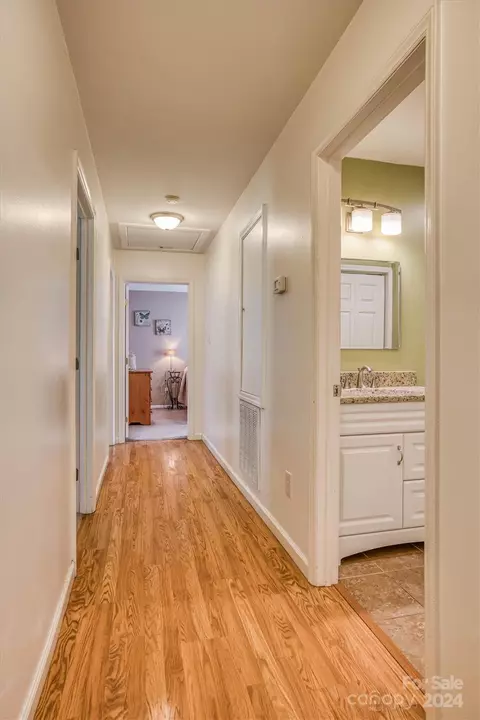 1304 8th Nw Ave NW, Conover, NC 28613 photo 11