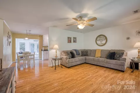 1304 8th Nw Ave NW, Conover, NC 28613 photo 4