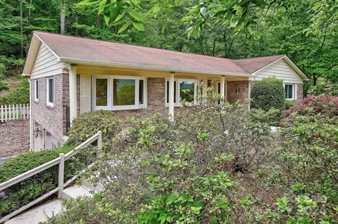 43 Hunters Ln, Hendersonville, NC 28791