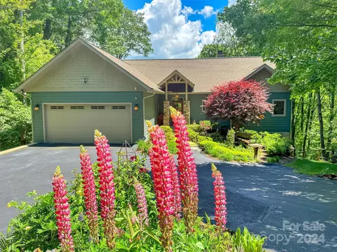 16 Rambling Ridge Rd, Waynesville, NC 28786
