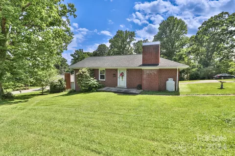 121 Westwood Ln, Elkin, NC 28621