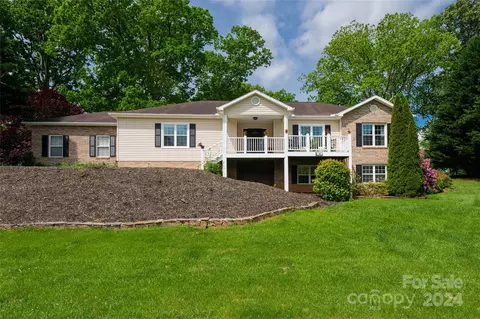 65 Knollview Dr, Asheville, NC 28806