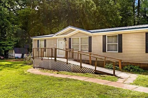 222 Hickory Nut Dr, Statesville, NC 28677
