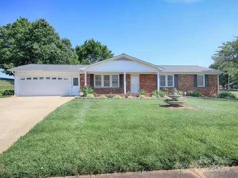 711 Carolina N Ave N, Statesville, NC 28677
