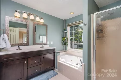 Bath - 708 1st N Ave N, Conover, NC 28613 photo 1 of 2