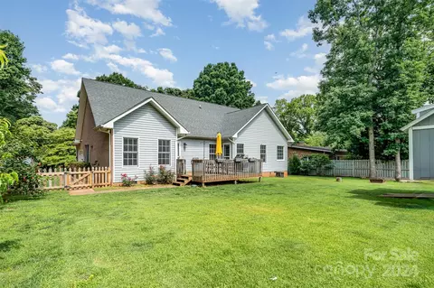 Exterior - 708 1st N Ave N, Conover, NC 28613 photo 3 of 5