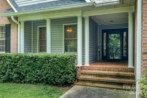 Exterior - 708 1st N Ave N, Conover, NC 28613 photo 1 of 5