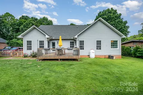 Exterior - 708 1st N Ave N, Conover, NC 28613 photo 4 of 5