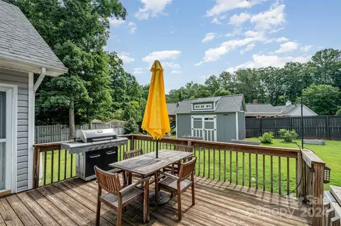 Exterior - 708 1st N Ave N, Conover, NC 28613 photo 2 of 5