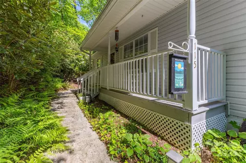 115 Juniper Ct, Sapphire, NC 28774