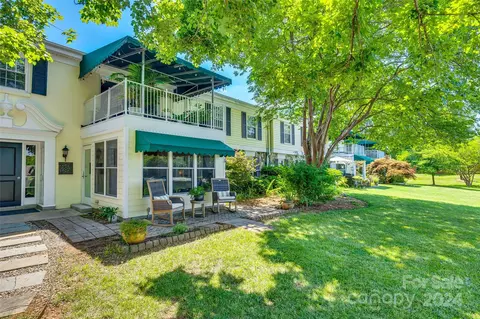 8338 Meadow Lakes Dr, Charlotte, NC 28210