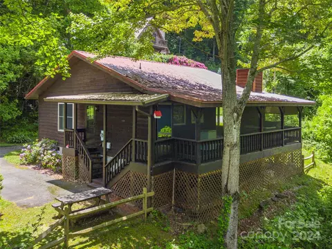 23 Magnolia Bluff Ln, Maggie Valley, NC 28751