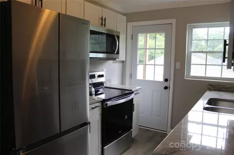 Kitchen - 404 Laurel Ct, Lancaster, SC 29720 photo 1 of 4