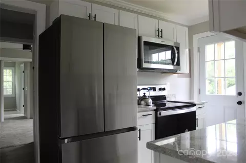 Kitchen - 404 Laurel Ct, Lancaster, SC 29720 photo 4 of 4