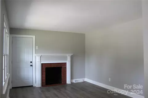 Living - 404 Laurel Ct, Lancaster, SC 29720 photo 3 of 4