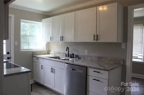 Kitchen - 404 Laurel Ct, Lancaster, SC 29720 photo 2 of 4