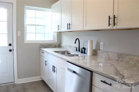 Kitchen - 404 Laurel Ct, Lancaster, SC 29720 photo 3 of 4