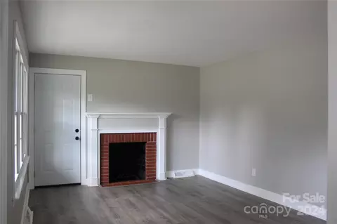 Living - 404 Laurel Ct, Lancaster, SC 29720 photo 4 of 4