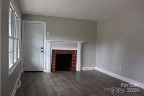 Living - 404 Laurel Ct, Lancaster, SC 29720 photo 1 of 4