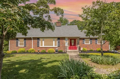 141 W Stewart Ave, Mooresville, NC 28115