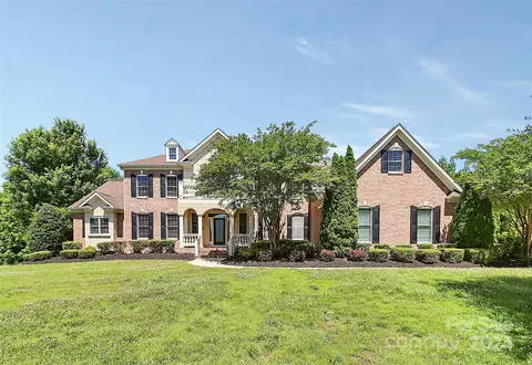 828 Wandering Way Dr, Marvin, NC 28173