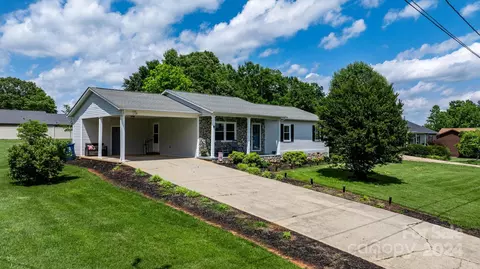 6 Plaza Dr, Granite Falls, NC 28630