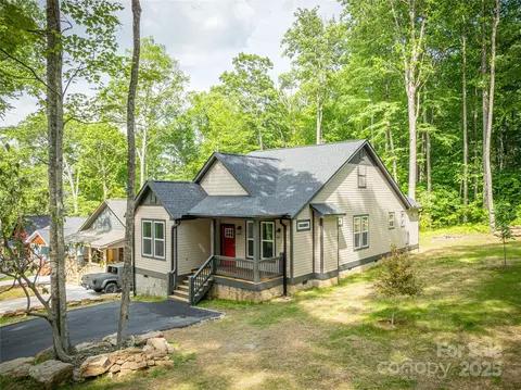 585 Twinbrook Ln, Maggie Valley, NC 28751
