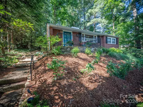 22 Warwick Pl, Asheville, NC 28804