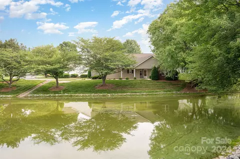 137 Ashwood Ln, Mooresville, NC 28117