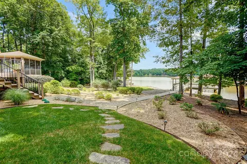 4555 River Oaks Rd, Lake Wylie, SC 29710