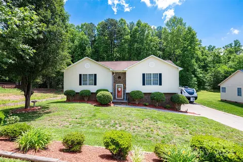 1612 Indian Springs Dr, Conover, NC 28613