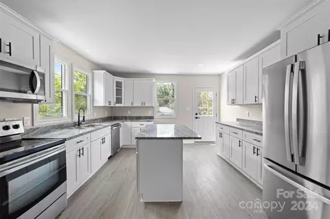 2841 Fair Oaks Dr, Gastonia, NC 28054