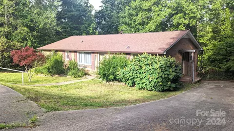 210 Meadowbrook Ct, Granite Falls, NC 28630
