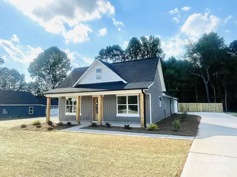 525 Blacksnake Rd, Stanley, NC 28164