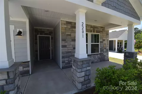 Exterior - 2201 Cherrybark Ct, Denver, NC 28037 photo 1 of 4