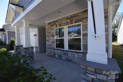 Exterior - 2201 Cherrybark Ct, Denver, NC 28037 photo 2 of 4