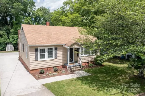 827 9th Avenue Ne Pl NE, Hickory, NC 28601