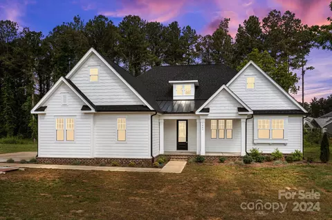 1443 Oakridge Farm Hwy, Mooresville, NC 28115
