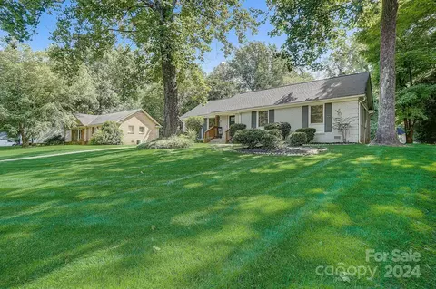 5822 Mullis Rd, Charlotte, NC 28215