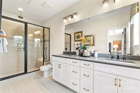 3016 Oak Landing Dr, Charlotte, NC 28205