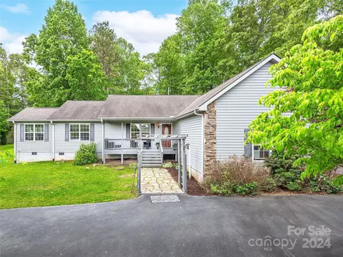 129 Terrace Field Trl, Flat Rock, NC 28731